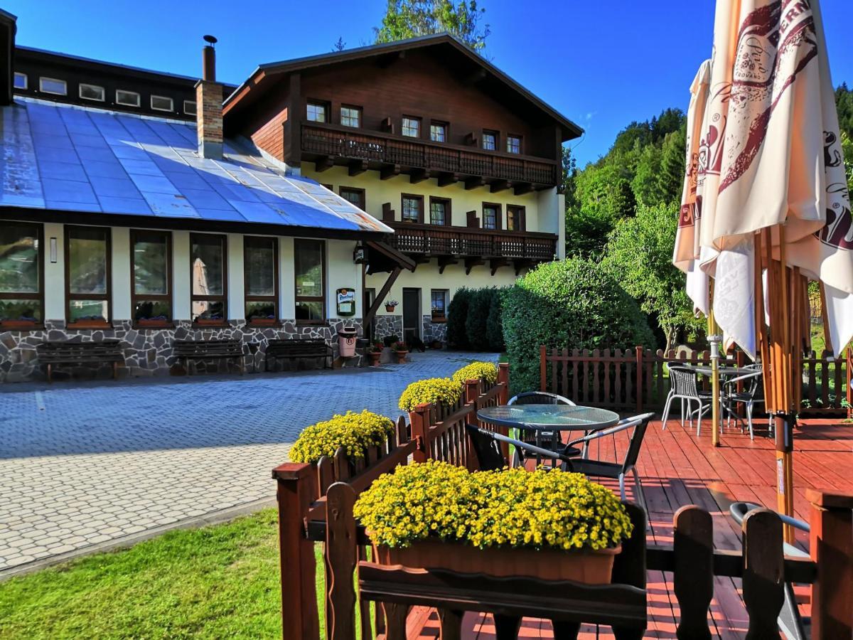 Rodinny "Hotel U Mustku" Desná Eksteriør bilde